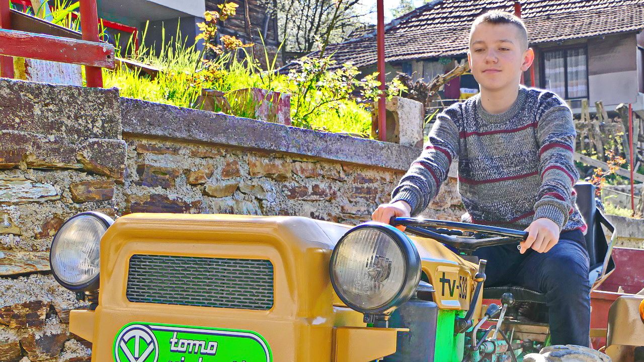 NOVI TRAVNIK: Ibrahim dobio traktor – ostvarila mu se dugogodišnja želja!