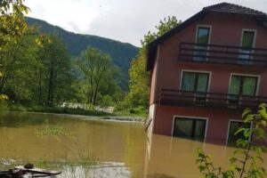 Foto: RTRS | Izlila se Una u Martin Brodu, poplavljeno domaćinstvo