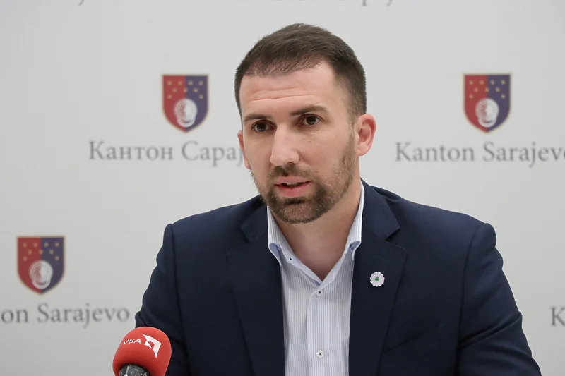 Isplaćen dječiji dodatak za mart, ministar Delić: Korisnici moraju ažurirati podatke da ne kasnimo s isplatama