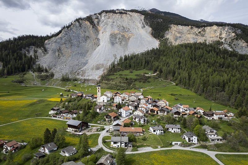 Švicarski idilični raj u opasnosti: Stanovnici napustili selo Brienz zbog prijetnje klizišta