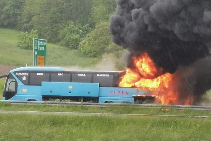 Na autocesti u Hrvatskoj zapalio se autobus iz Tuzle