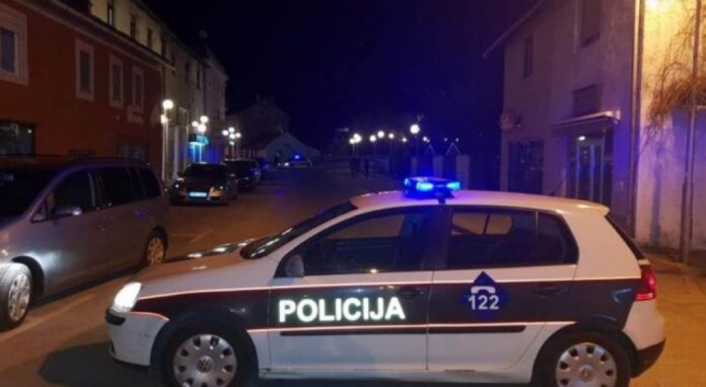 Incident u Livnu: Pijani napali policajce tokom kontrole vozača Audi-a