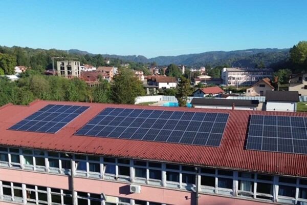 Ušteda blizu 8.000 KM godišnje: Srednjoškolski centar u Loparama sam sebi proizvodi struju