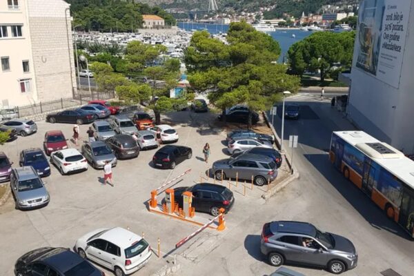 Dubrovnik uveliko poskupljuje parking: Dnevna parking karta sada iznosi 100 eura