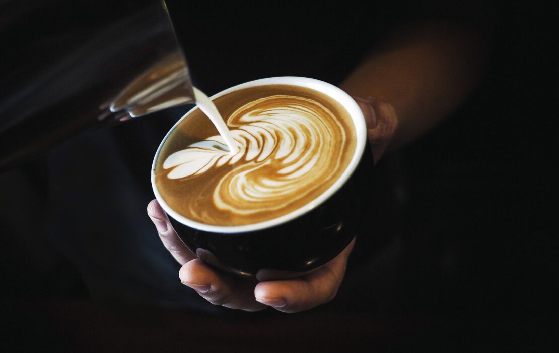 Očekuje se poskupljenje omiljenog napitka: Kakve promjene donosi rast cijena sirove kafe?