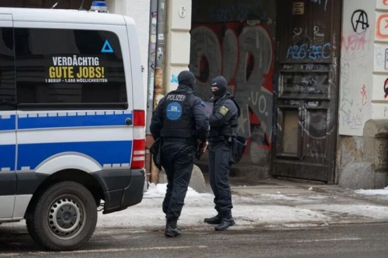 Pretresi u više okruga i Dortmundu: Zbog oružja uhapšeno šest osoba, među njima i iz regiona