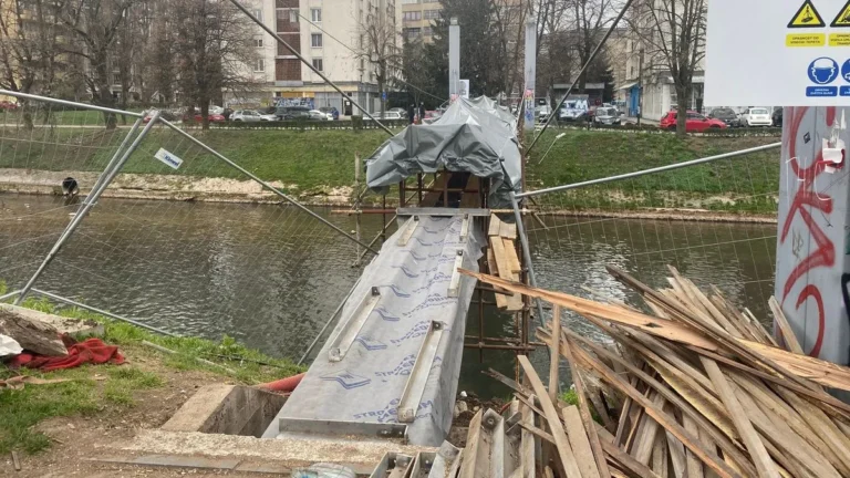 Tragedija u Sarajevu: Žena preminula nakon pada sa skele mosta Ars Aevi