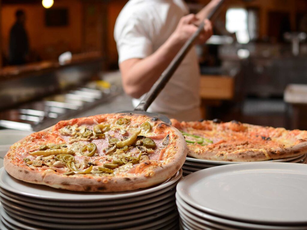 Pizzeria traži pomoćnu radnicu, plata 1.800 KM – svi gledaju ovaj oglas