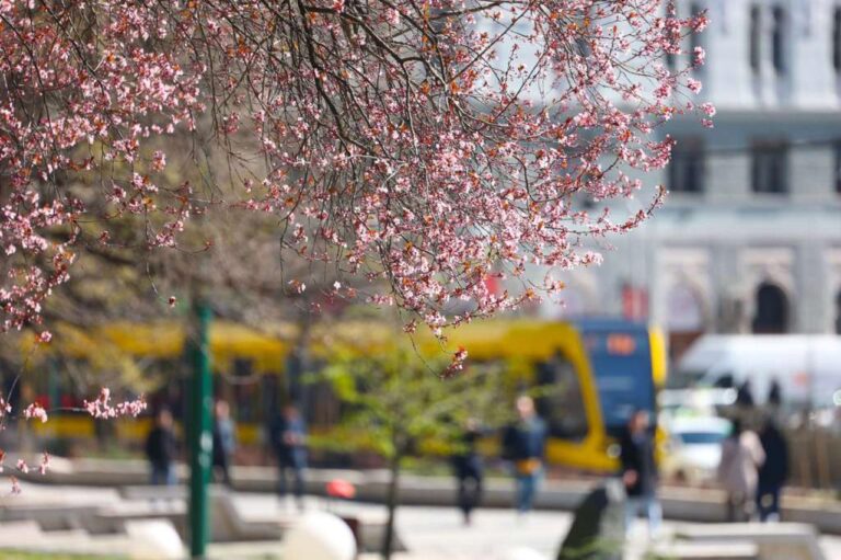 I sutra (pre)toplo, ali stiže kiša uz jake udare vjetra. Evo kad i gdje