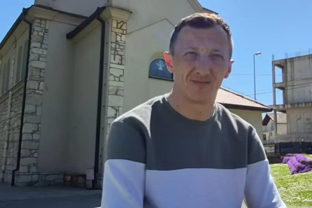 Svećenik iz Gradačca oduševio region: Zvonima slavio uspjeh Zmajeva