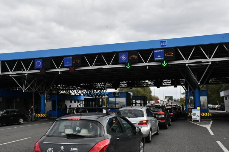 Kolone kilometarske: Građani masovno napuštaju BiH za vikend
