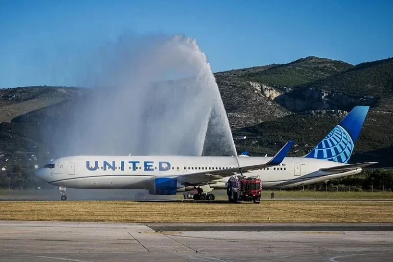 Prvi avion iz New Yorka sletio u Split