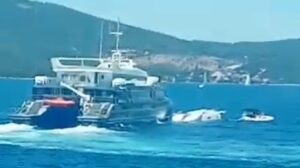 Stravična tragedija kod Splita: Tri osobe poginule nakon sudara katamarana i jedrilice, potraga još traje