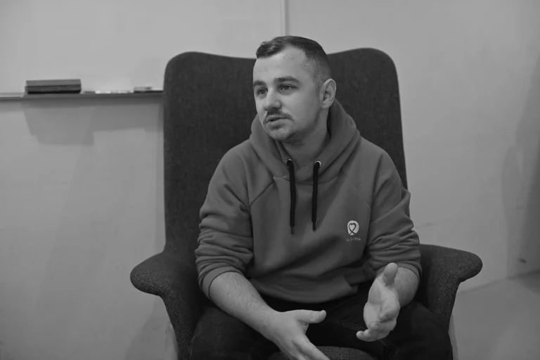 Preminuo Fuad Halilović (31): Heroj koji je djeci oboljeloj od raka vraćao osmijeh i samopouzdanje sa perikama