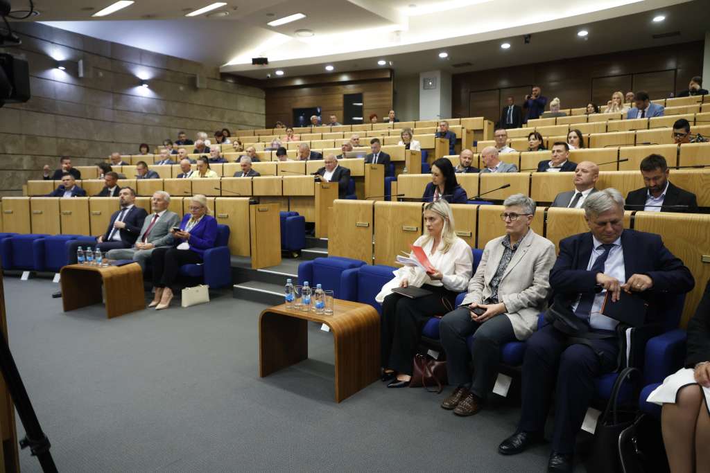 Parlament rekao “da”: Kreće borba za opstanak Željezare Zenica