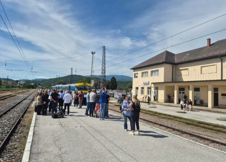 Od Bihaća do Bosanske Krupe za 2 KM: Počele turističke vožnje vozom