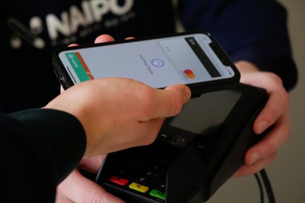 Građani sve više plaćaju mobitelom: Digitalni novčanici premašili 79.000 korisnika i 51,5 miliona KM